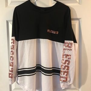 Long sleeve shirt “BLESSED” in bling letters.